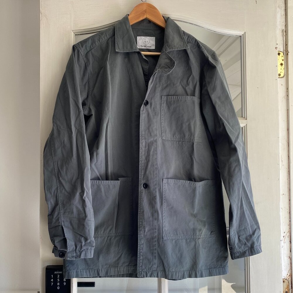 Gray Form & Thread Button Up Long Sleeve Shirt in Size M